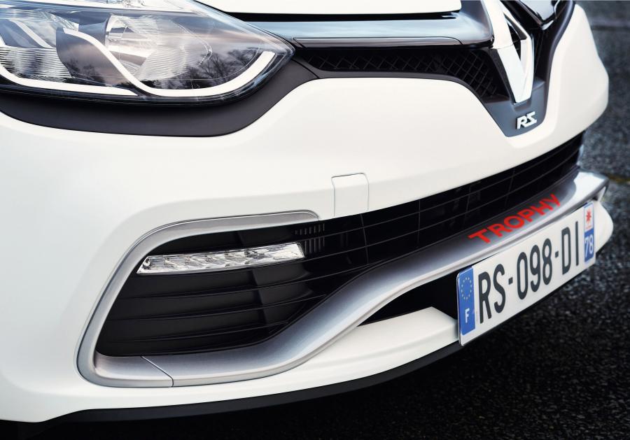 Renault Clio R.S. 220 Trophy 2015 года  (фото 18 из 48)